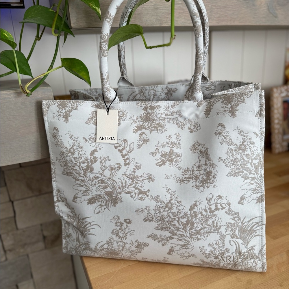 Aritzia Tote - Picture 2 of 4